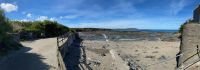 Felsstrand in der Bucht daneben