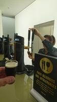 Hier wird Guinness probiert