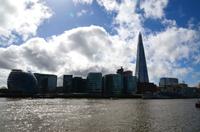 London, Themseufer mit Rathaus und Shard Tower