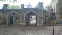 Mauern, Treppen, Tore aus alter Zeit im Tower of London