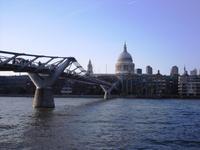 Milleniumfußgängerbrücke über die Themse