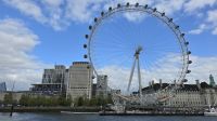 Mit dem Boot am London Eye vorbei 