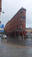 Schmal, aber ein Pub past in dieses belfaster Haus hinein