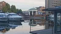 Starbucks und Prunkgondel: Alt und Neu im neu erschlossenen St. Katharines Dock