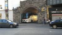 Unser Bus gut versteckt neben dem Hotel