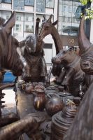an gedeckter Tafel