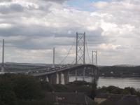 derzeitig viel befahrenbe Straßenbrücke über den Fitrh of Forth