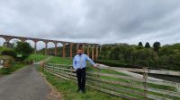 unser Busfahrer Jan am Leaderfoot Viadukt