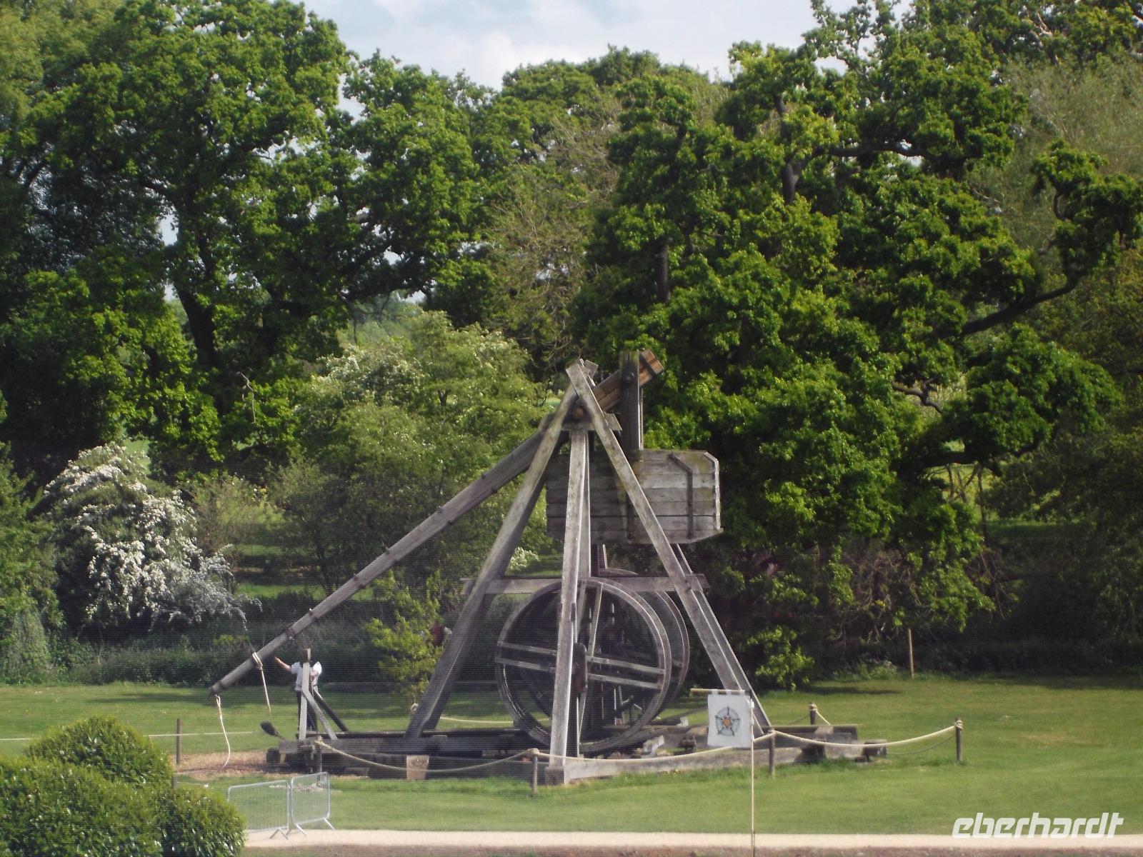weltgrößtes funktionsfähiges Trebuchet, kurz vor dem Abschuss