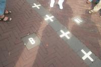 Grenzziehung mitten im Ort und durch die Häuser in Baarle-Hertog