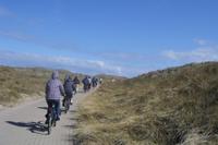 Eberhardt-Radreisegruppe in den Dünen entlang der Nordsee