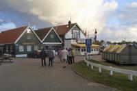 Eberhardt-Radreisegruppe beim Spaziergang durch Oudeschild