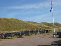 Fahrradparkplatz vor den Dünen vom Nationalpark auf Texel