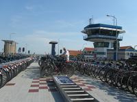 Mit der MS Serena am Abschlussdamm