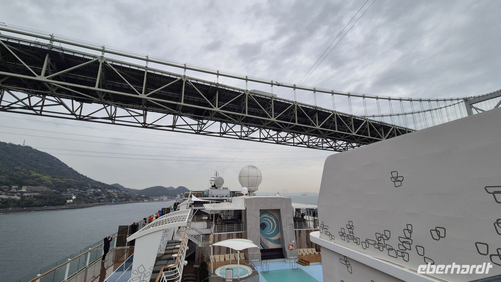 Durchfahrt Kanmon Brücke &ndash; &copy;  (Eberhardt TRAVEL)