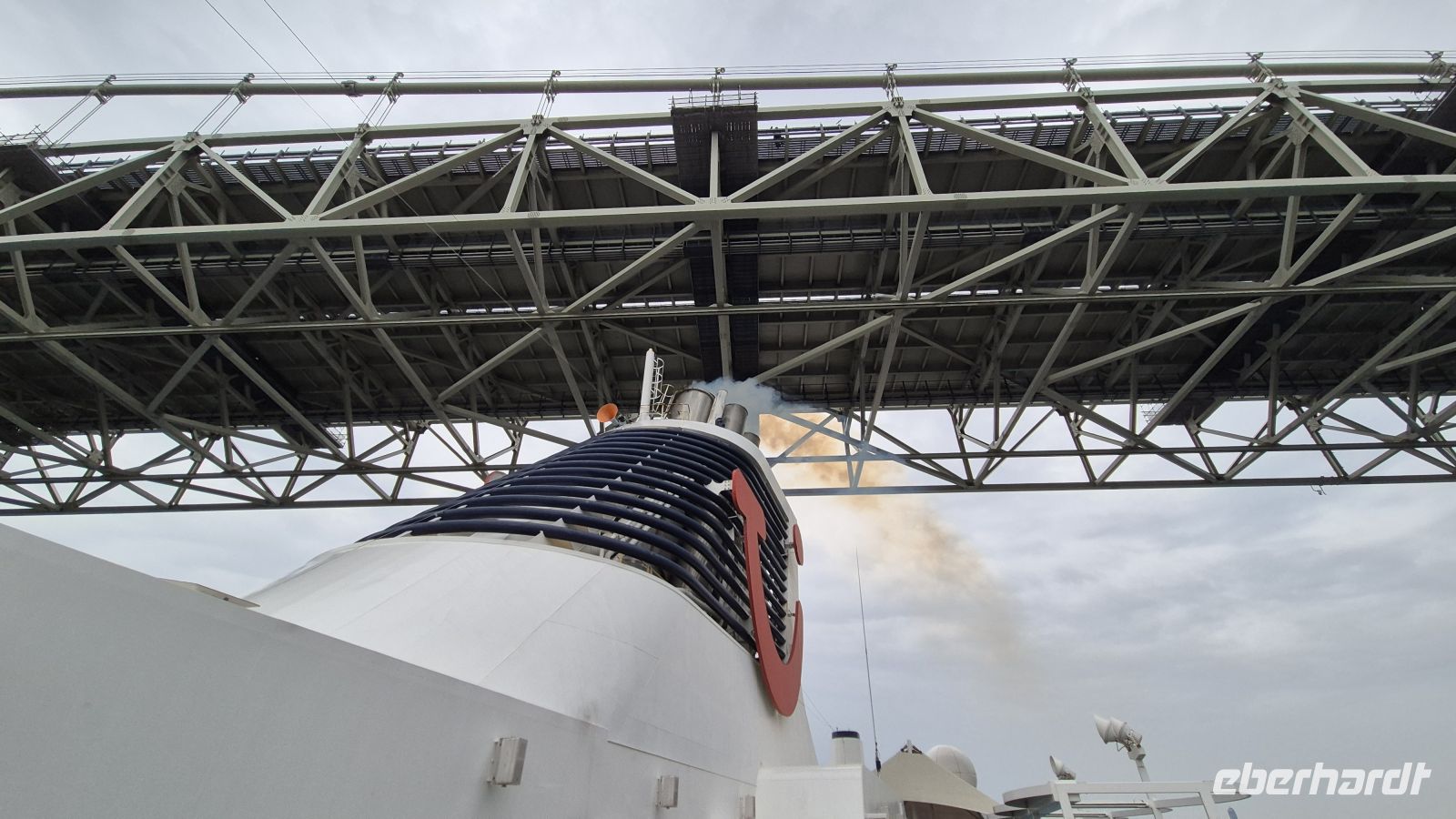 Durchfahrt Kanmon Brücke &ndash; &copy;  (Eberhardt TRAVEL)