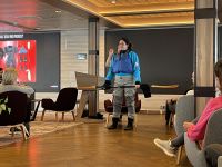 Anprobe der Kayak-Ausrüstung auf der Fridtjof Nansen