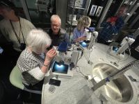 Untersuchung des Planktons im Science Center 