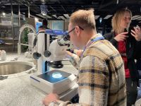 Untersuchung des Planktons im Science Center 