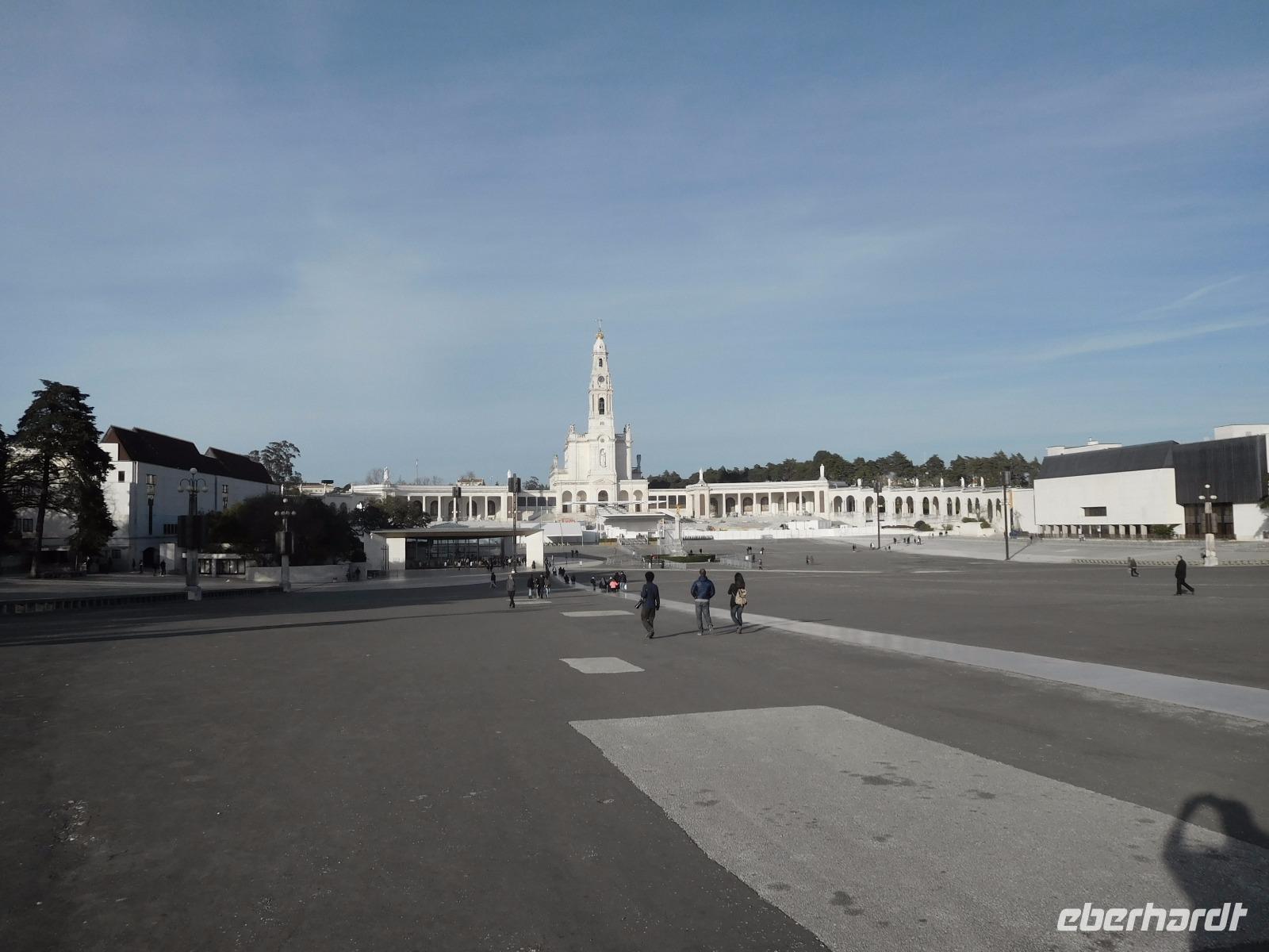 Fatima, großer Platz vor der Wallfahrtskirche