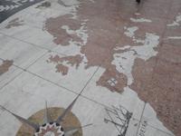 Marmor-Landkarte am Seefahrerdenkmal Bélem