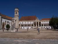 auf dem Universitätsplatz von Coimbra