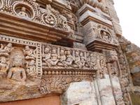 Ornament- und Figurenfriese in Udaigiri