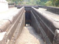 Treppenbrunnen in den Felsen gehauen, buddhistisches Kloster von Udaigiri