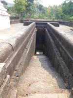 Treppenbrunnen in den Felsen gehauen, buddhistisches Kloster von Udaigiri