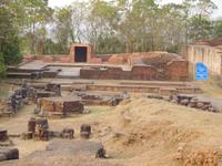 Ratnagiri, Stupa-Basis und Votiv-Stupas