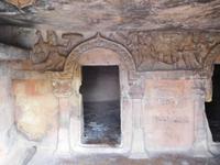 Mönchszellen mit Figurenschmuck, Udayagiri