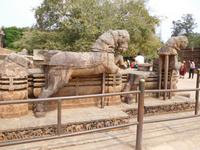 das besterhaltene der sieben Pferde von Suryas Sonnenwagen - Skulptur im Sonnentempel von Konarak
