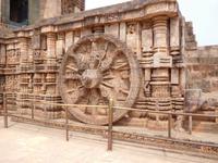 die berühmten Räder des Sonnentempels von Konarak - 24 sind erhalten