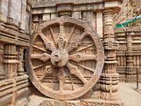 die berühmten Räder des Sonnentempels von Konarak - 24 sind erhalten