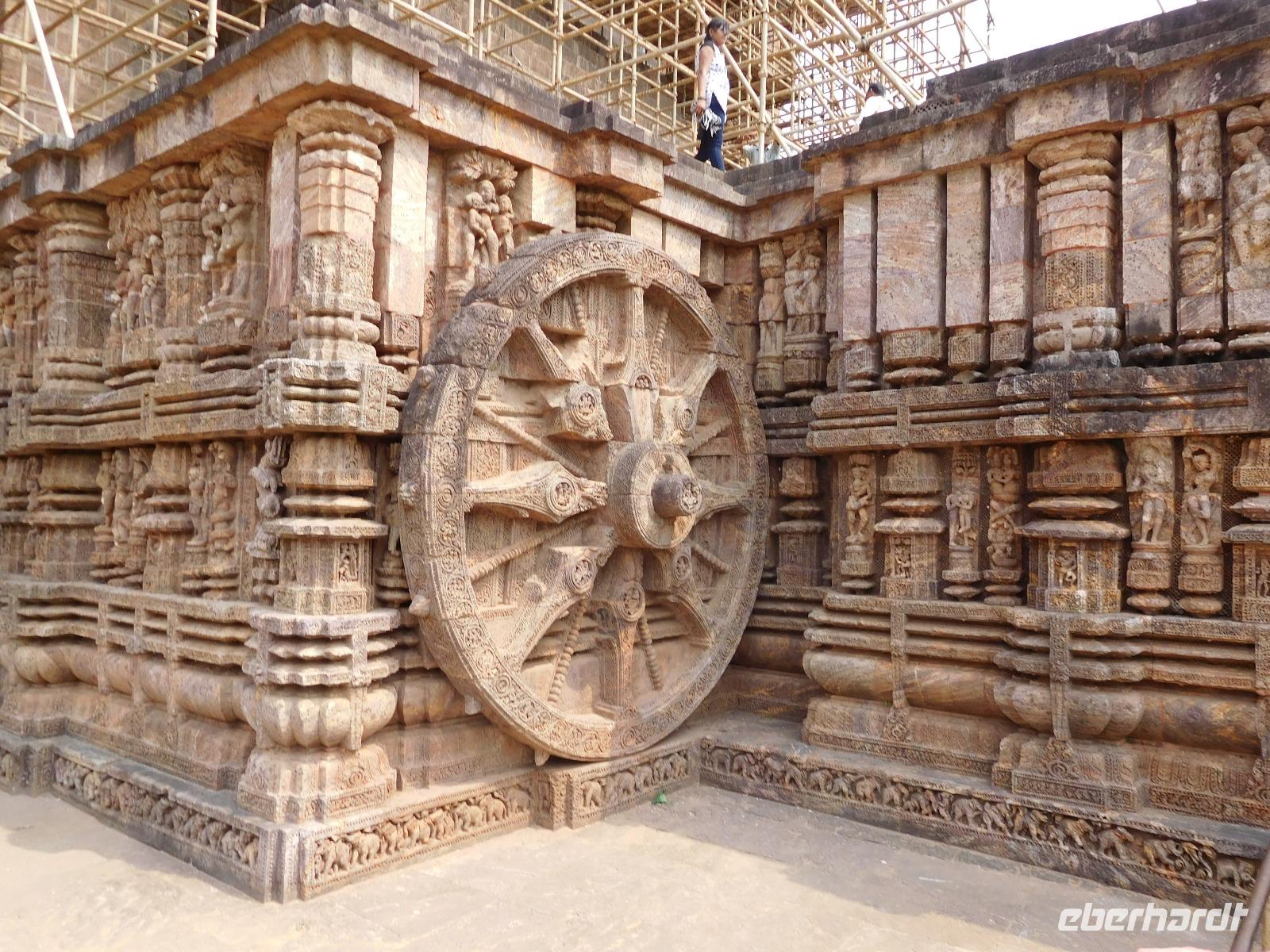 die berühmten Räder des Sonnentempels von Konarak - 24 sind erhalten
