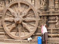 die berühmten Räder des Sonnentempels von Konarak - 24 sind erhalten