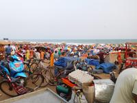 abendlicher Strandmarkt in Puri