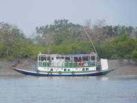 auch Hausboote sind in den Sundarbans unterwegs