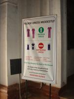 Kleiderordnung in indischen Tempeln, Heiligtümern und Kirchen