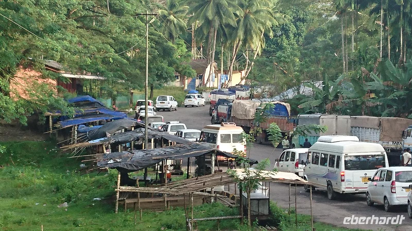 Convoy-Fahrt durchs Zigeunergebiet auf den Andamanen