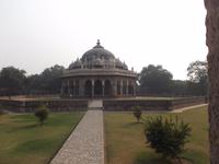 Grabmal des Isa Khan auf dem Gelände des Humayun-Mausoleums in Delhi