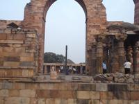 nichtrostende Eisensäule im Hof des Qutb-Minaretts in Delhi
