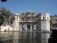 Panorama Stadt Udaipur vom See aus