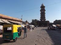 Glockenturm im Zentrum des Marktes von Jodhpur