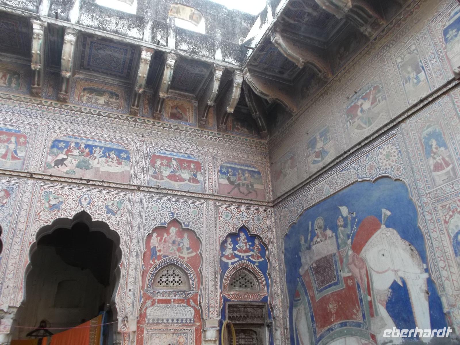 bemalter Innenhof eines Haveli in Fatehpur