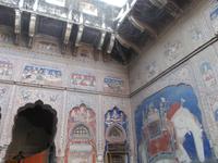 bemalter Innenhof eines Haveli in Fatehpur