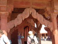 Herrliche Steinmetzarbeiten in Fatehpur Sikri
