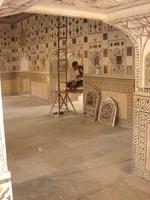Restauration im Spiegelsaal im Amber Fort in Jaipur