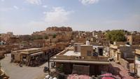 Blick über die Dächer zum Fort Jaisalmer
