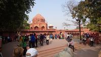 Am Zugangsbereich des Taj Mahal